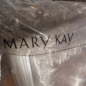 Mary K , 30 disposable trays for make up